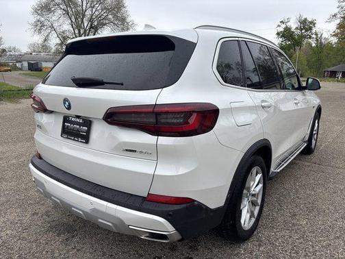Mineral White Metallic 2023 BMW X5 PHEV xDrive45e