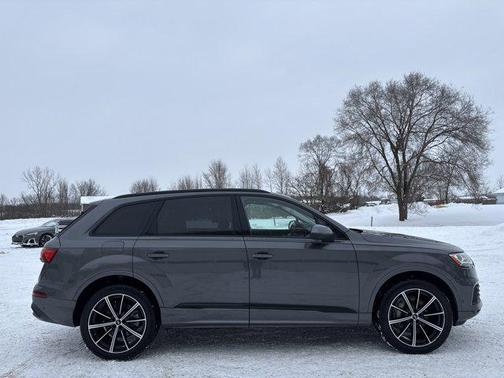 2023 Audi Q7 55 Premium Plus