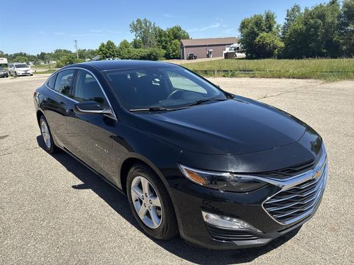 Mosaic Black Metallic 2023 Chevrolet Malibu FWD 1LT