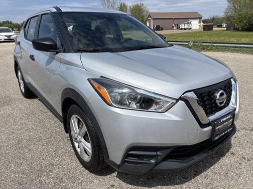 Brilliant Silver Metallic 2020 Nissan Kicks S