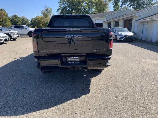 Onyx Black 2025 GMC Sierra EV Max Range Denali