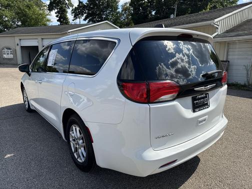 Bright White Clearcoat 2023 Chrysler Voyager LX