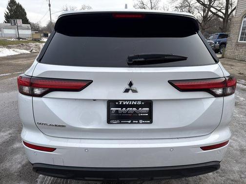 2022 Mitsubishi Outlander ES 2.5 S-AWC