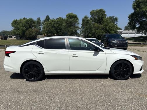 Glacier White 2020 Nissan Altima SR FWD
