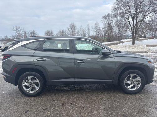 2023 Hyundai TUCSON SE