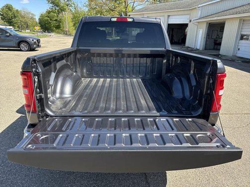 Granite Crystal Metallic Clearcoat 2026 RAM 1500 Big Horn/Lone Star