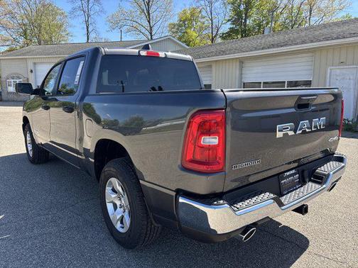Granite Crystal Metallic Clearcoat 2026 RAM 1500 Big Horn/Lone Star