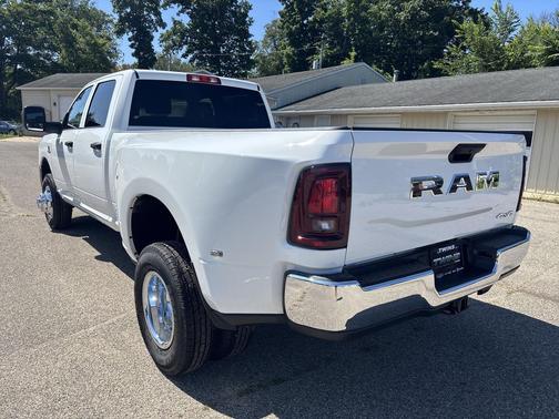 PW7 Bright White Clear Coat 2026 RAM 3500 Tradesman Crew Cab 4x4 8' Box