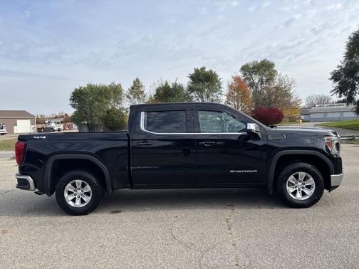 Onyx Black 2019 GMC Sierra 1500 SLE