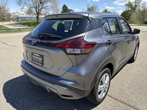 Gun Metallic 2024 Nissan Kicks S