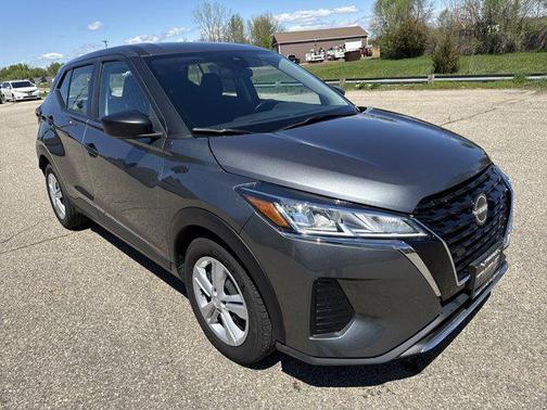 Gun Metallic 2024 Nissan Kicks S