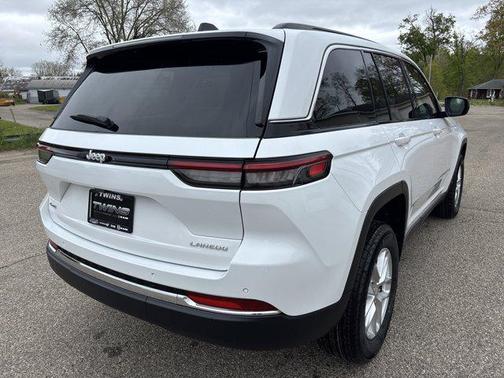 PW7 Bright White Clear Coat 2026 Jeep Grand Cherokee Laredo