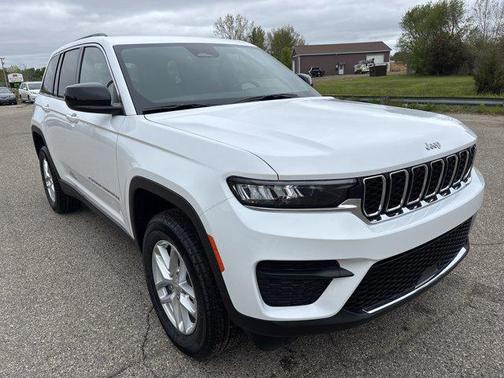 PW7 Bright White Clear Coat 2026 Jeep Grand Cherokee Laredo