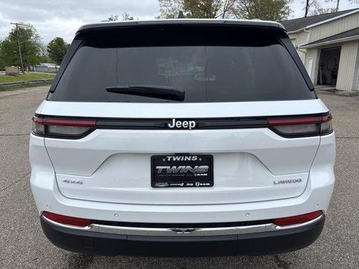 PW7 Bright White Clear Coat 2026 Jeep Grand Cherokee Laredo