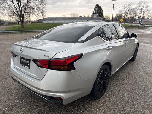 Brilliant Silver Metallic 2021 Nissan Altima SR FWD