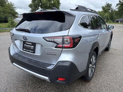 Ice Silver Metallic 2025 Subaru Outback Touring XT