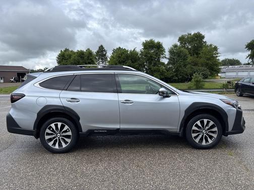 Ice Silver Metallic 2025 Subaru Outback Touring XT