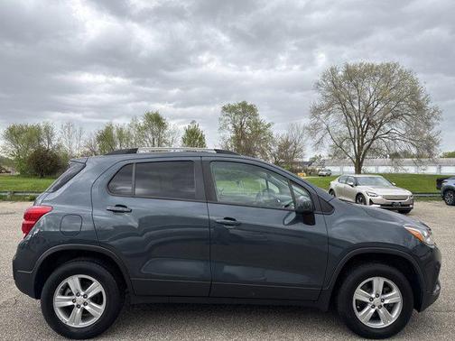 Shadow Gray Metallic 2021 Chevrolet Trax LT