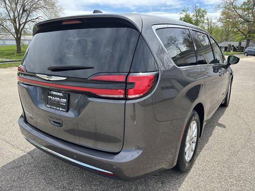 Granite Crystal Metallic Clearcoat 2023 Chrysler Pacifica Touring L