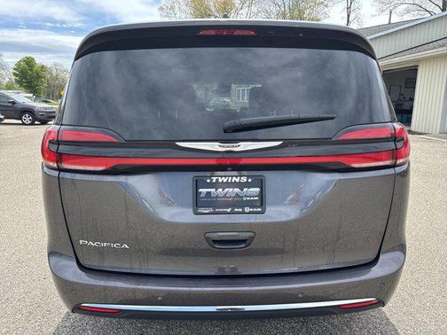 Granite Crystal Metallic Clearcoat 2023 Chrysler Pacifica Touring L