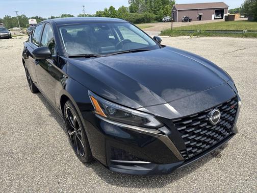 Super Black 2023 Nissan Altima SR Intelligent AWD