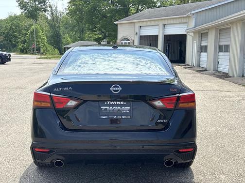 Super Black 2023 Nissan Altima SR Intelligent AWD