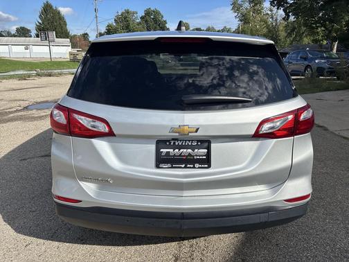 Silver Ice Metallic 2021 Chevrolet Equinox LS