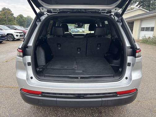 Silver Zynith 2025 Jeep Grand Cherokee Altitude