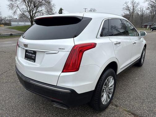 Crystal White Tricoat 2019 Cadillac XT5 Luxury