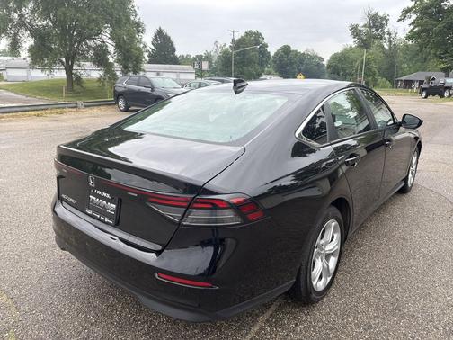Crystal Black Pearl 2024 Honda Accord LX 1.5T