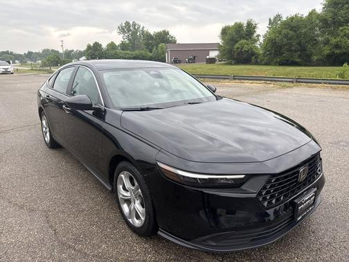 Crystal Black Pearl 2024 Honda Accord LX 1.5T