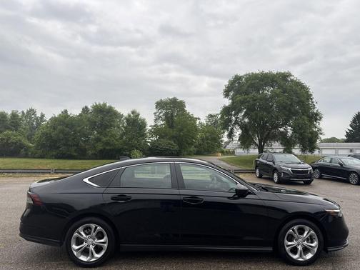 Crystal Black Pearl 2024 Honda Accord LX 1.5T