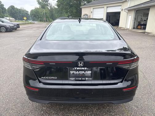 Crystal Black Pearl 2024 Honda Accord LX 1.5T