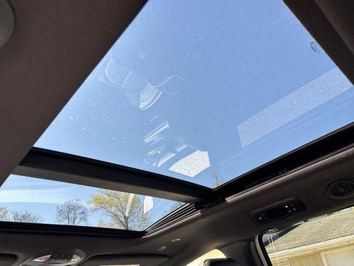 Bright White Clearcoat 2026 Chrysler Pacifica Limited