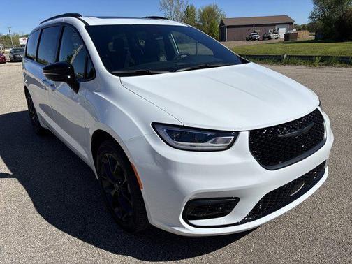 Bright White Clearcoat 2026 Chrysler Pacifica Limited