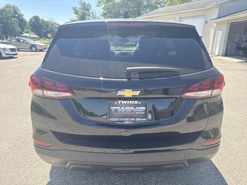 Mosaic Black Metallic 2022 Chevrolet Equinox LS