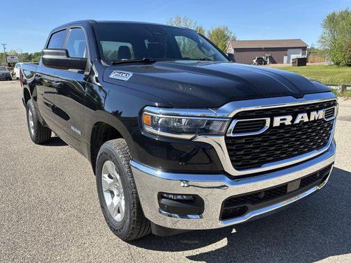 Diamond Black Crystal Pearlcoat 2026 RAM 1500 Big Horn/Lone Star