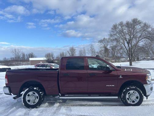 2022 RAM 2500 Tradesman Crew Cab 4x4 6'4' Box