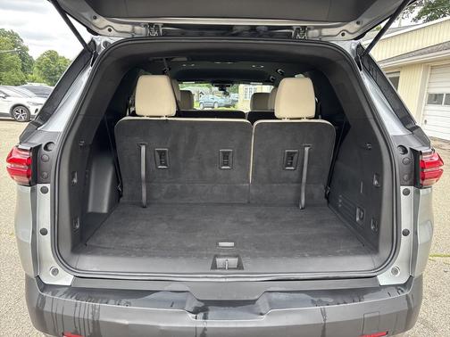 Sterling Gray Metallic 2023 Chevrolet Traverse LS