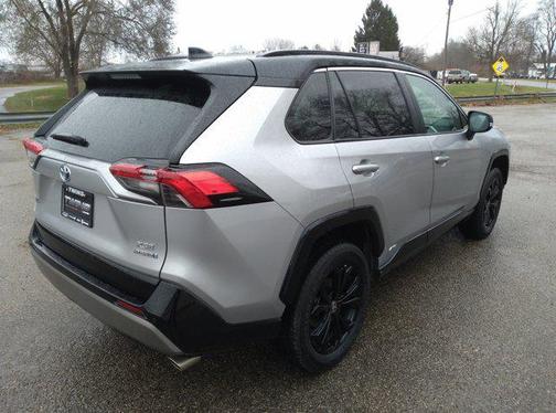 2022 Toyota RAV4 Hybrid SE