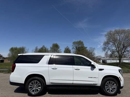 Summit White 2025 GMC Yukon XL Denali