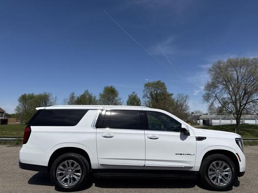 Summit White 2025 GMC Yukon XL Denali