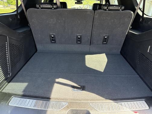 Summit White 2025 GMC Yukon XL Denali
