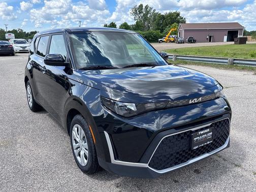 Fusion Black 2023 Kia Soul LX