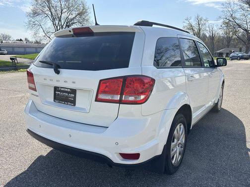 Vice White 2019 Dodge Journey SE