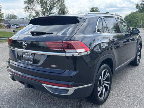 Deep Black Pearl 2022 Volkswagen Atlas Cross Sport 3.6L V6 SEL