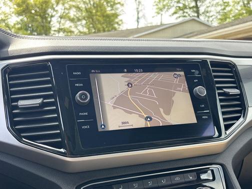 Deep Black Pearl 2022 Volkswagen Atlas Cross Sport 3.6L V6 SEL