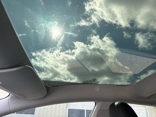 Pearl White Multi-Coat 2024 Tesla Model 3 Standard Range