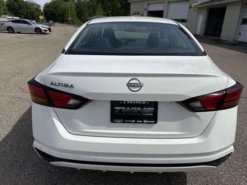 Glacier White 2025 Nissan Altima SV FWD
