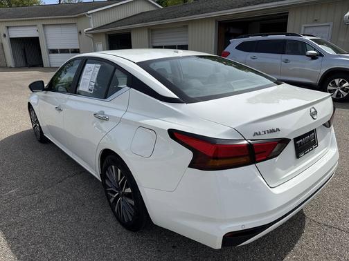 Glacier White 2025 Nissan Altima SV FWD